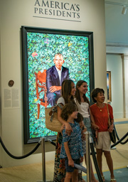 Portrait Gallery:  Family poses before Barack Obama
