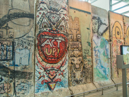 Newseum:  part of the Berlin Wall