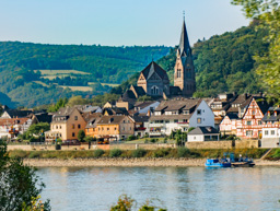 Small town on the Rhine in the Rhine Gorge, with an impressive church.