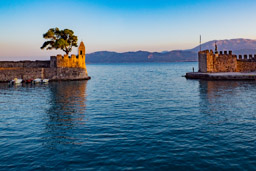 Opening in the stone wall that separates Nafpaktos from the Gulf of Corinth.